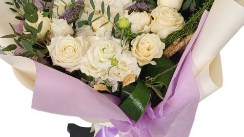 Buchet cu flori albe de vara